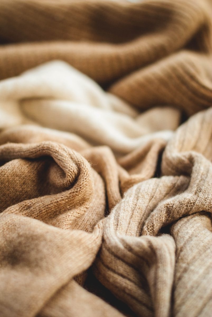 Photo by Kateryna Hliznitsova Faktura wełnianej dzianiny – jakość materiału